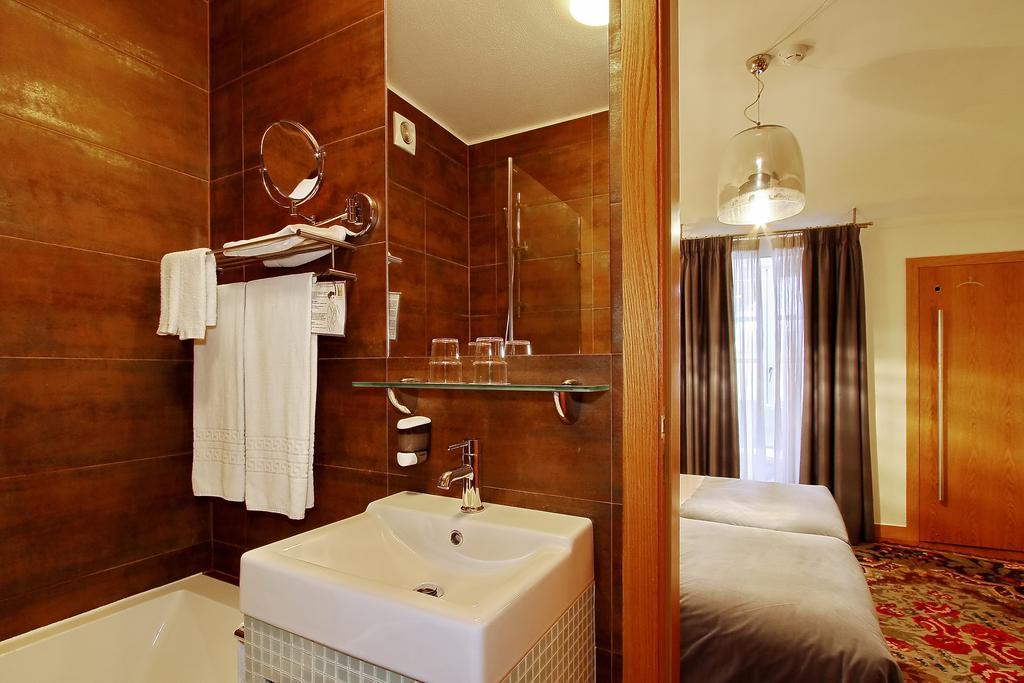 Hotel Mestre De Avis Γκιμαράες Δωμάτιο φωτογραφία